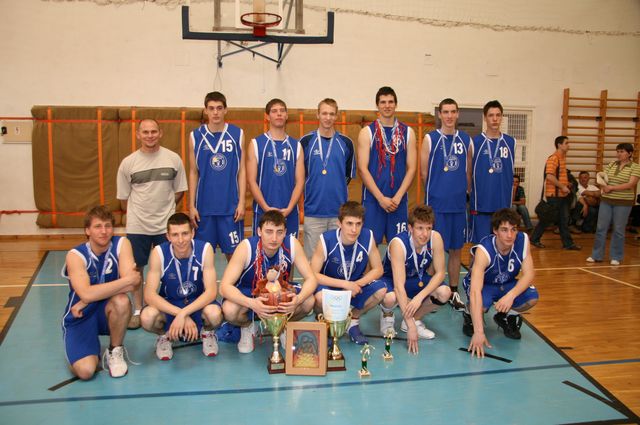 Országos bajnokságot nyert kosárlabdacsapatunk.JPG